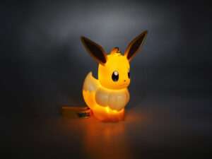 Figurine Évoli lumineuse Pokémon (13cm)